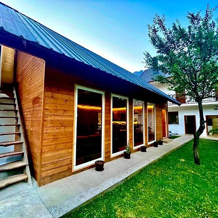 Lazer Cardaku Guesthouse Valbona Exteriör bild