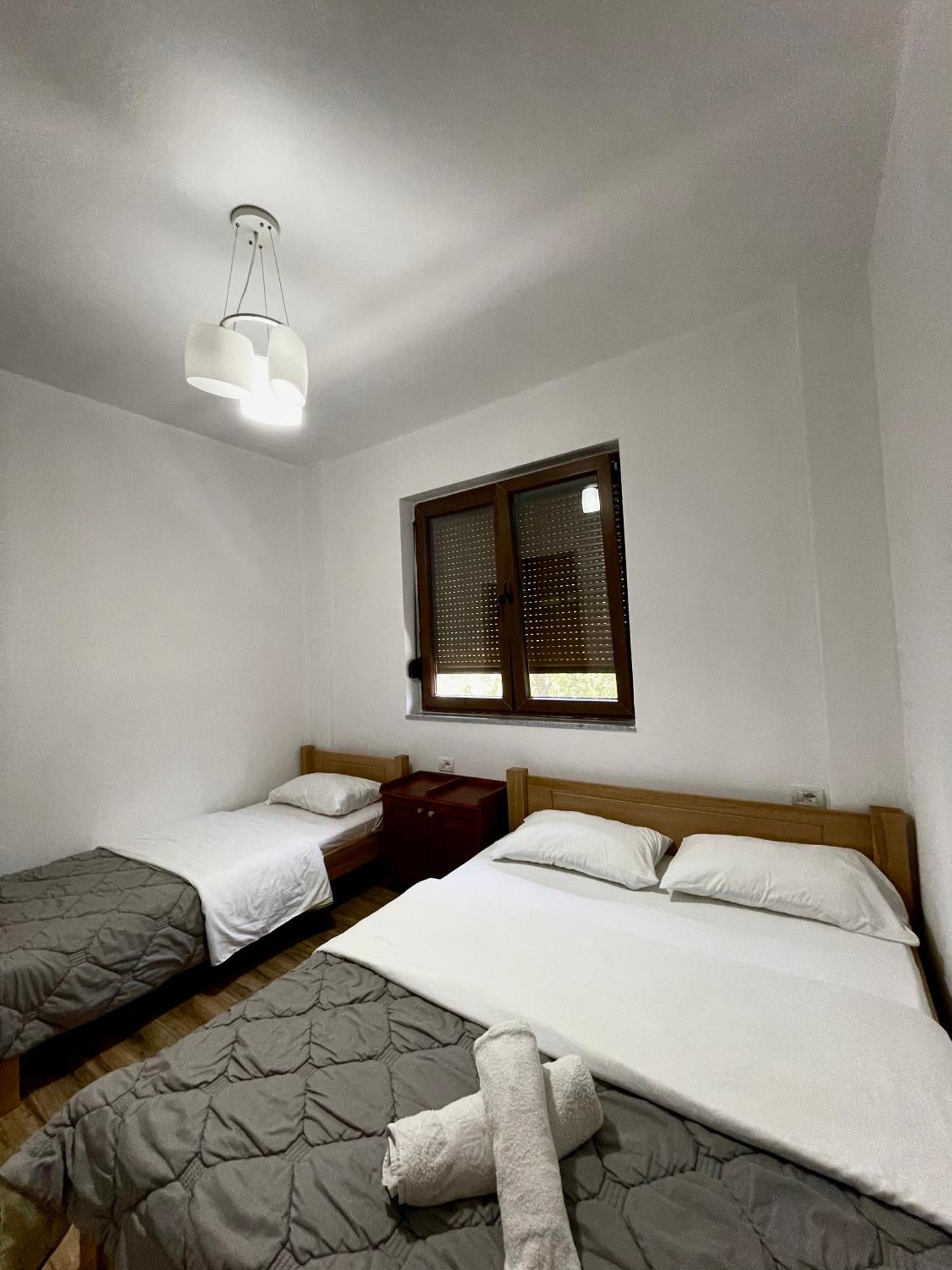 Lazer Cardaku Guesthouse Valbona Exteriör bild