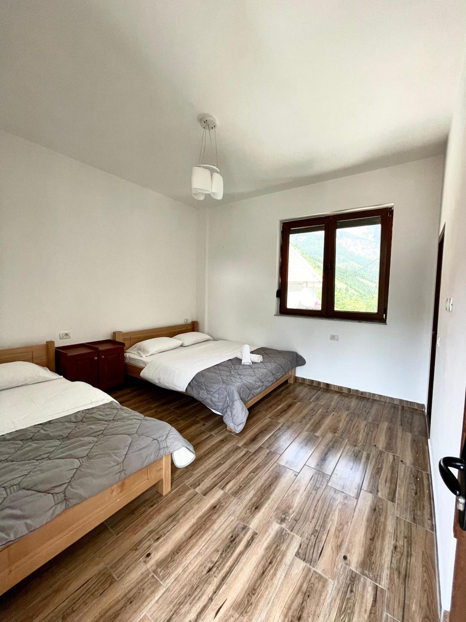 Lazer Cardaku Guesthouse Valbona Exteriör bild