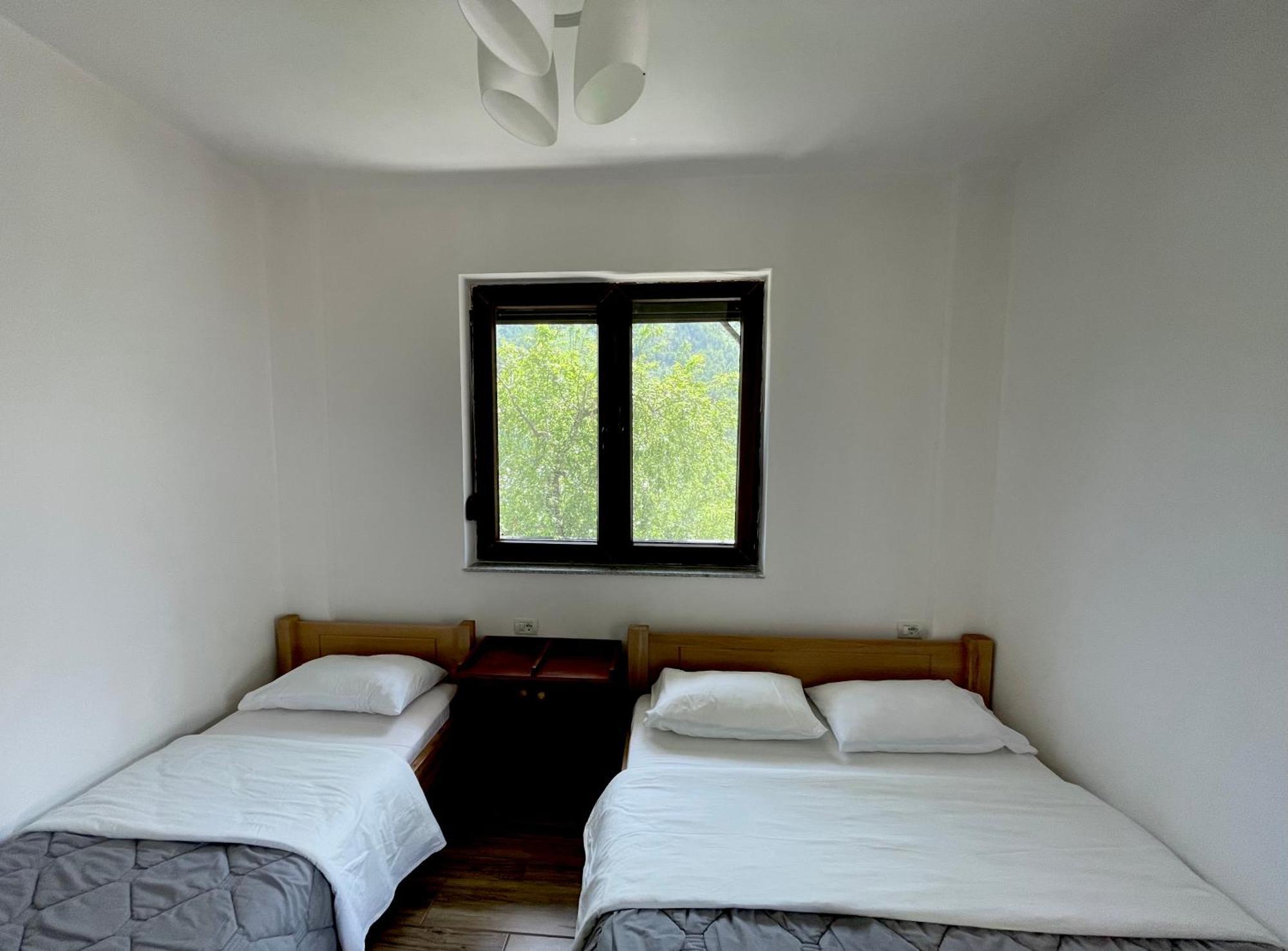 Lazer Cardaku Guesthouse Valbona Exteriör bild