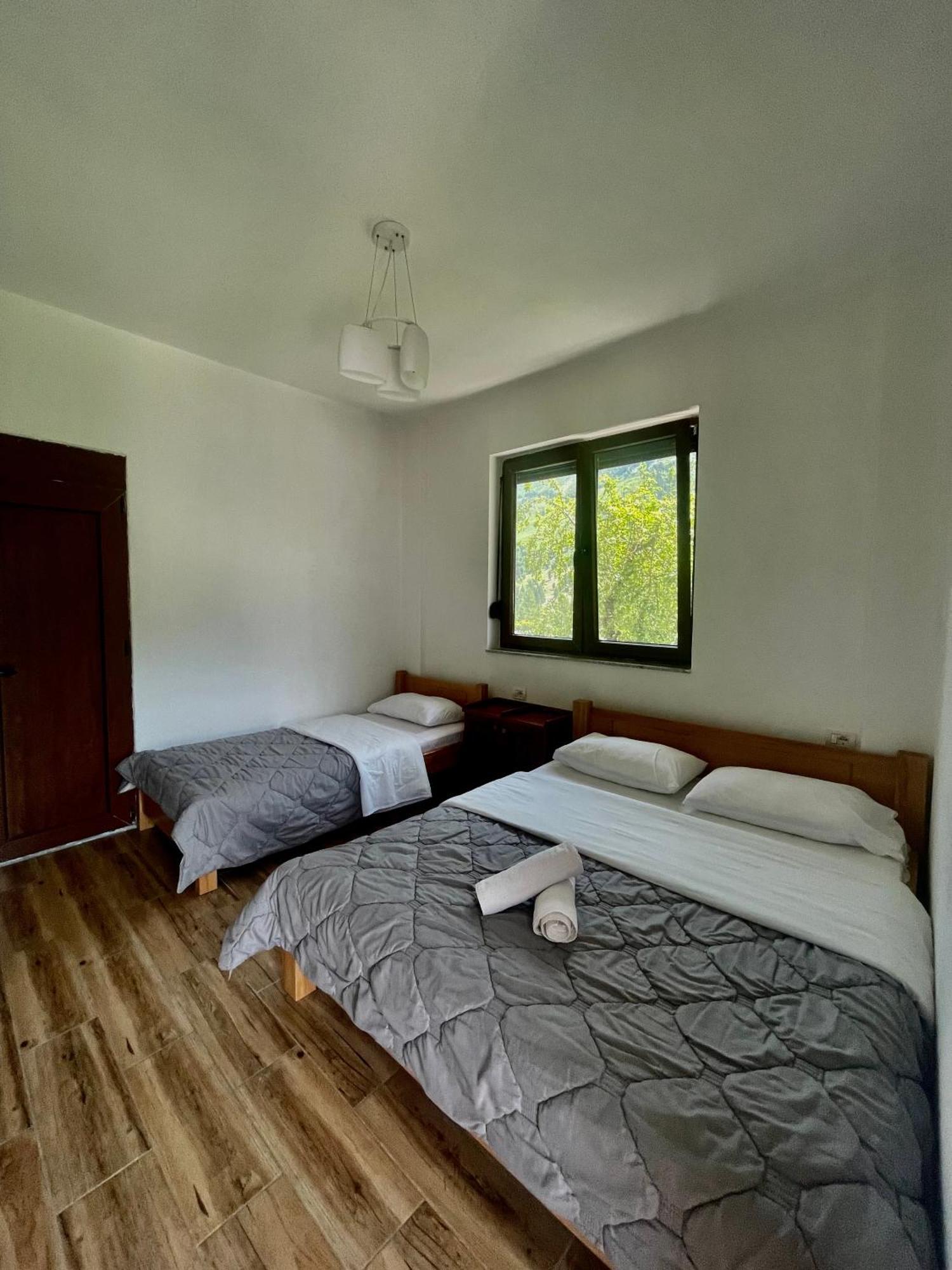 Lazer Cardaku Guesthouse Valbona Exteriör bild