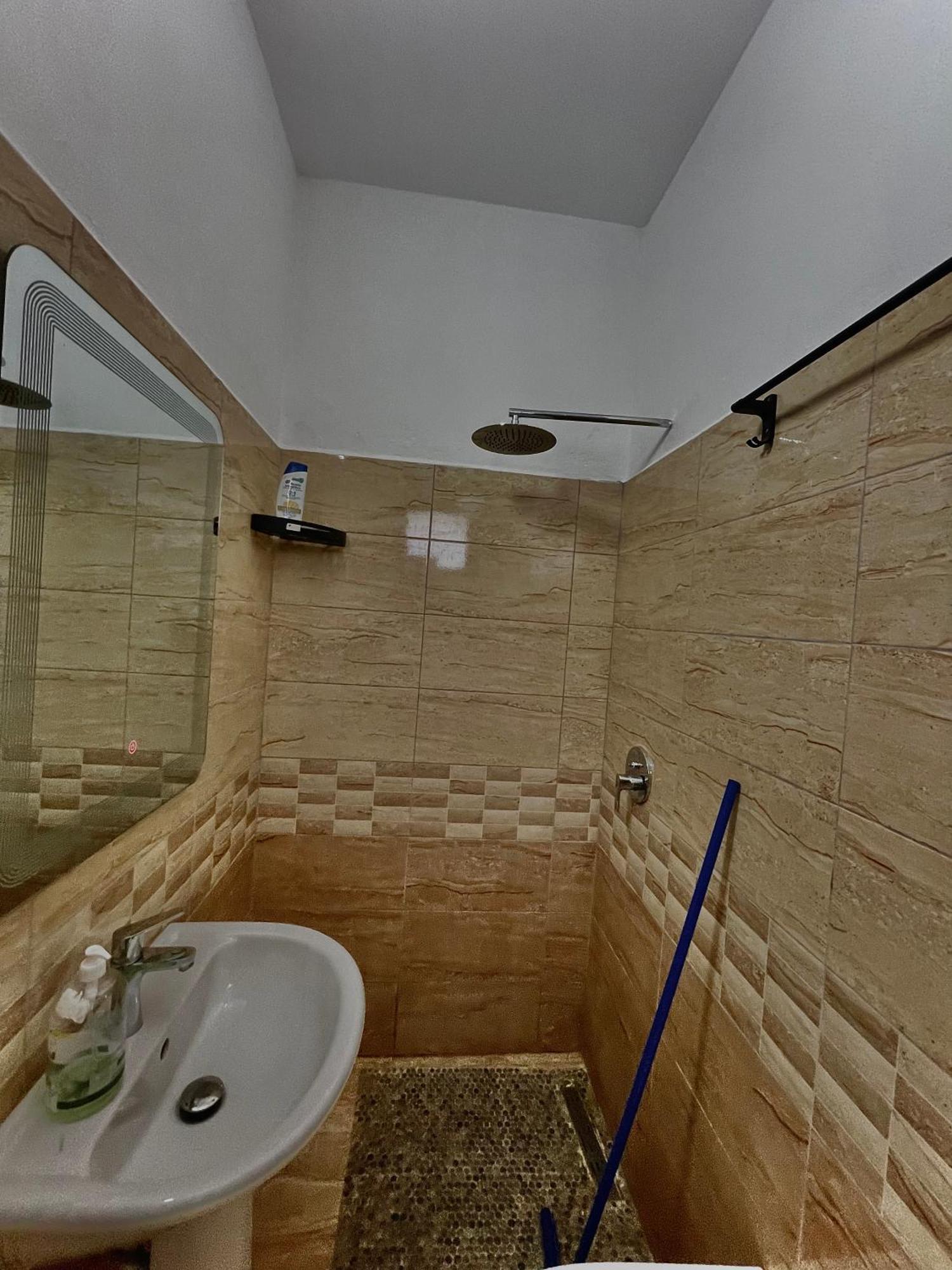 Lazer Cardaku Guesthouse Valbona Exteriör bild