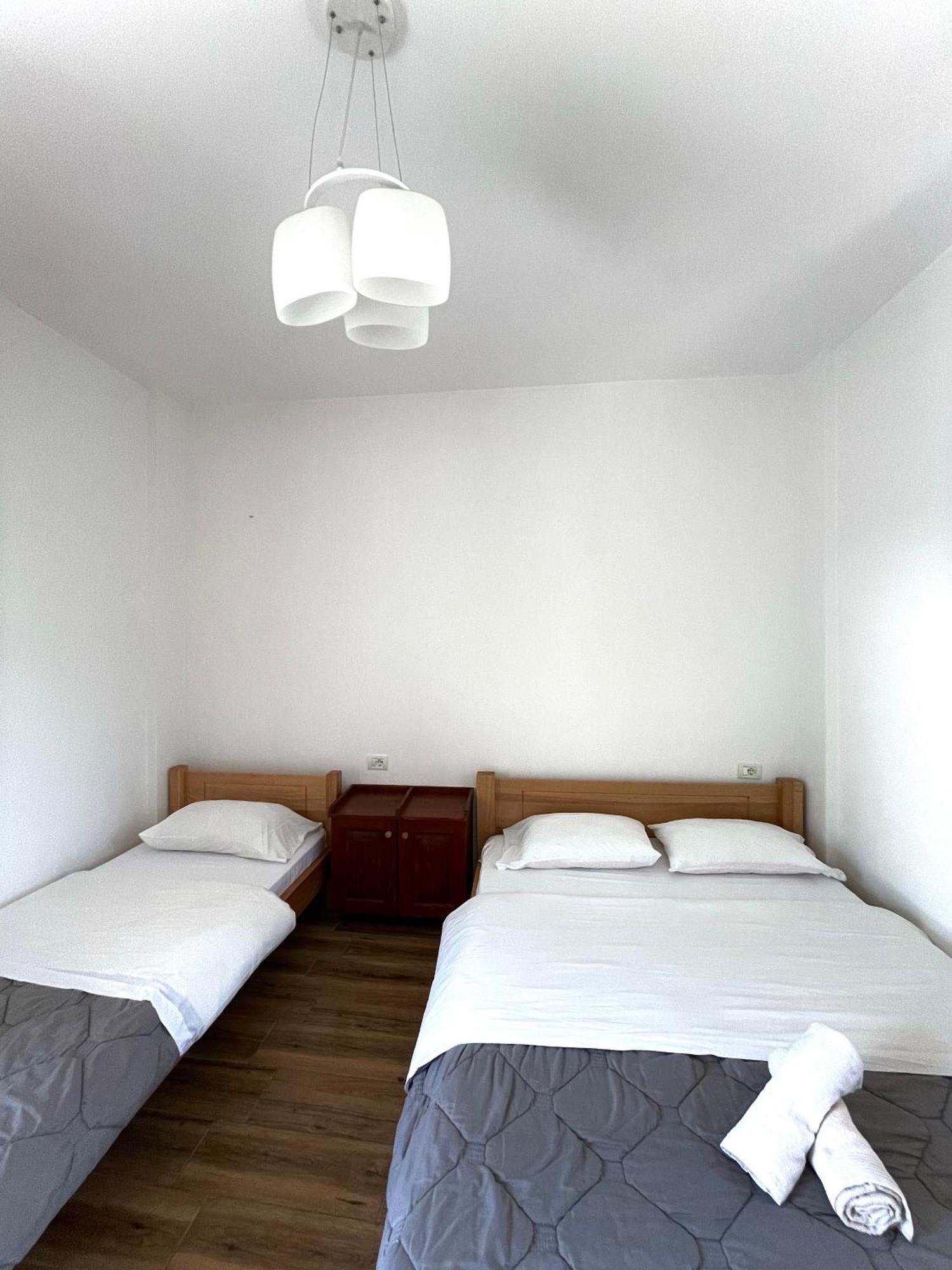Lazer Cardaku Guesthouse Valbona Exteriör bild