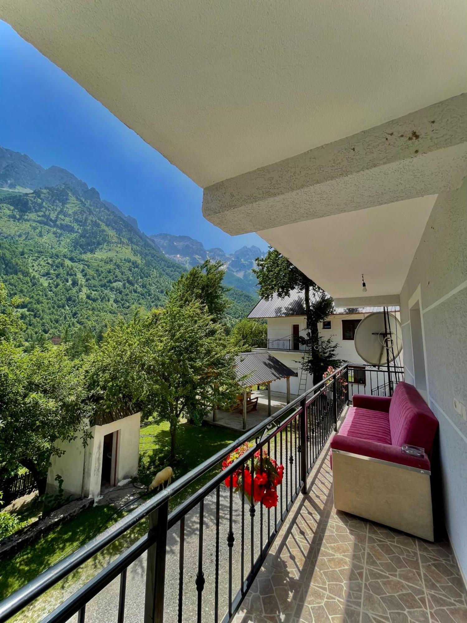 Lazer Cardaku Guesthouse Valbona Exteriör bild