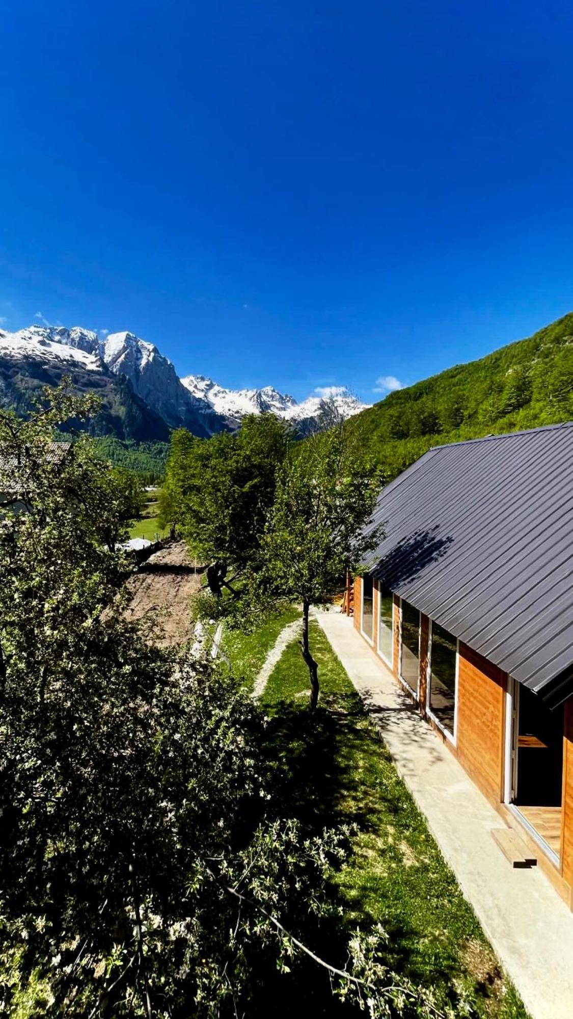 Lazer Cardaku Guesthouse Valbona Exteriör bild