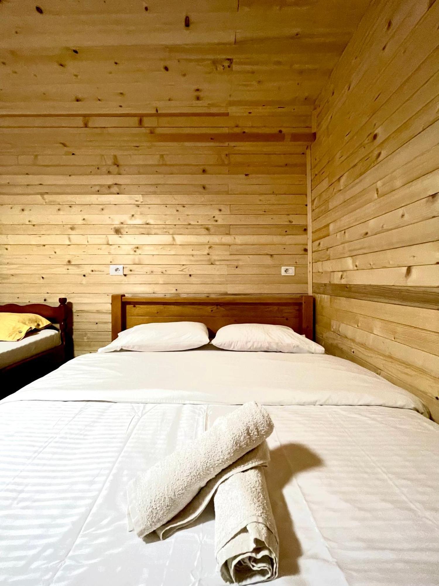 Lazer Cardaku Guesthouse Valbona Exteriör bild