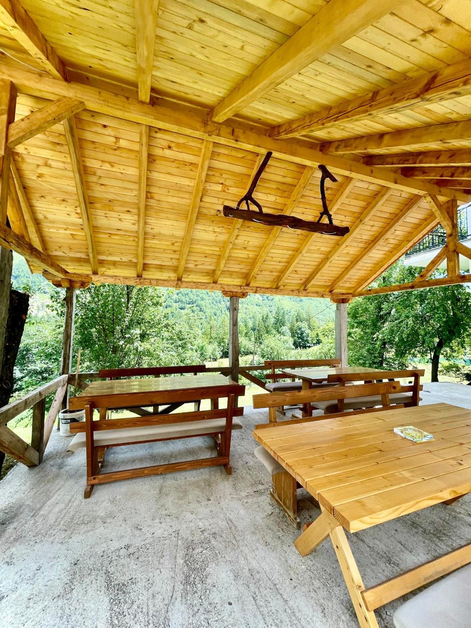 Lazer Cardaku Guesthouse Valbona Exteriör bild