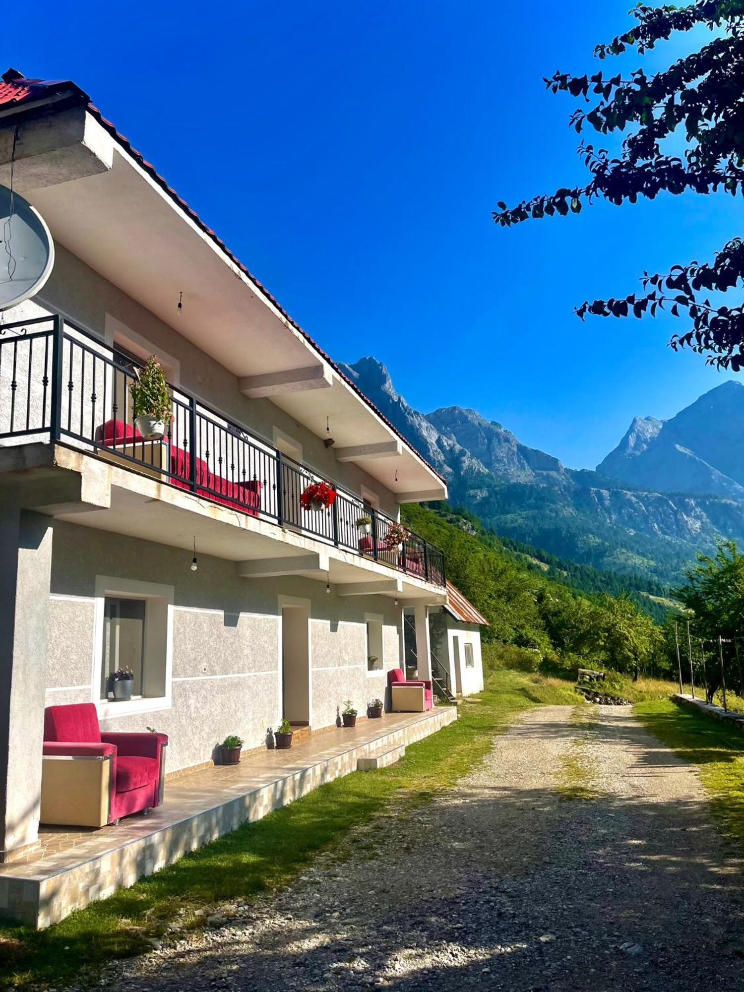 Lazer Cardaku Guesthouse Valbona Exteriör bild