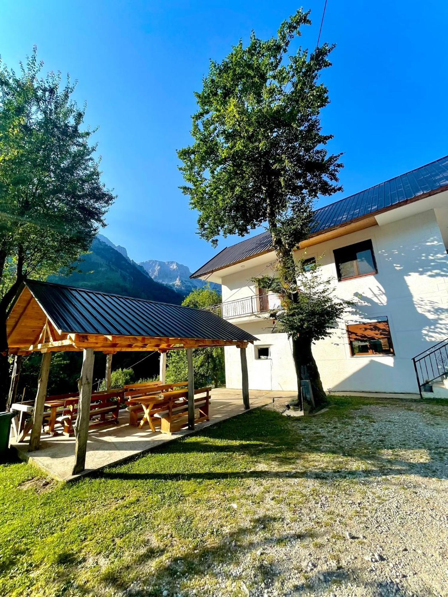 Lazer Cardaku Guesthouse Valbona Exteriör bild