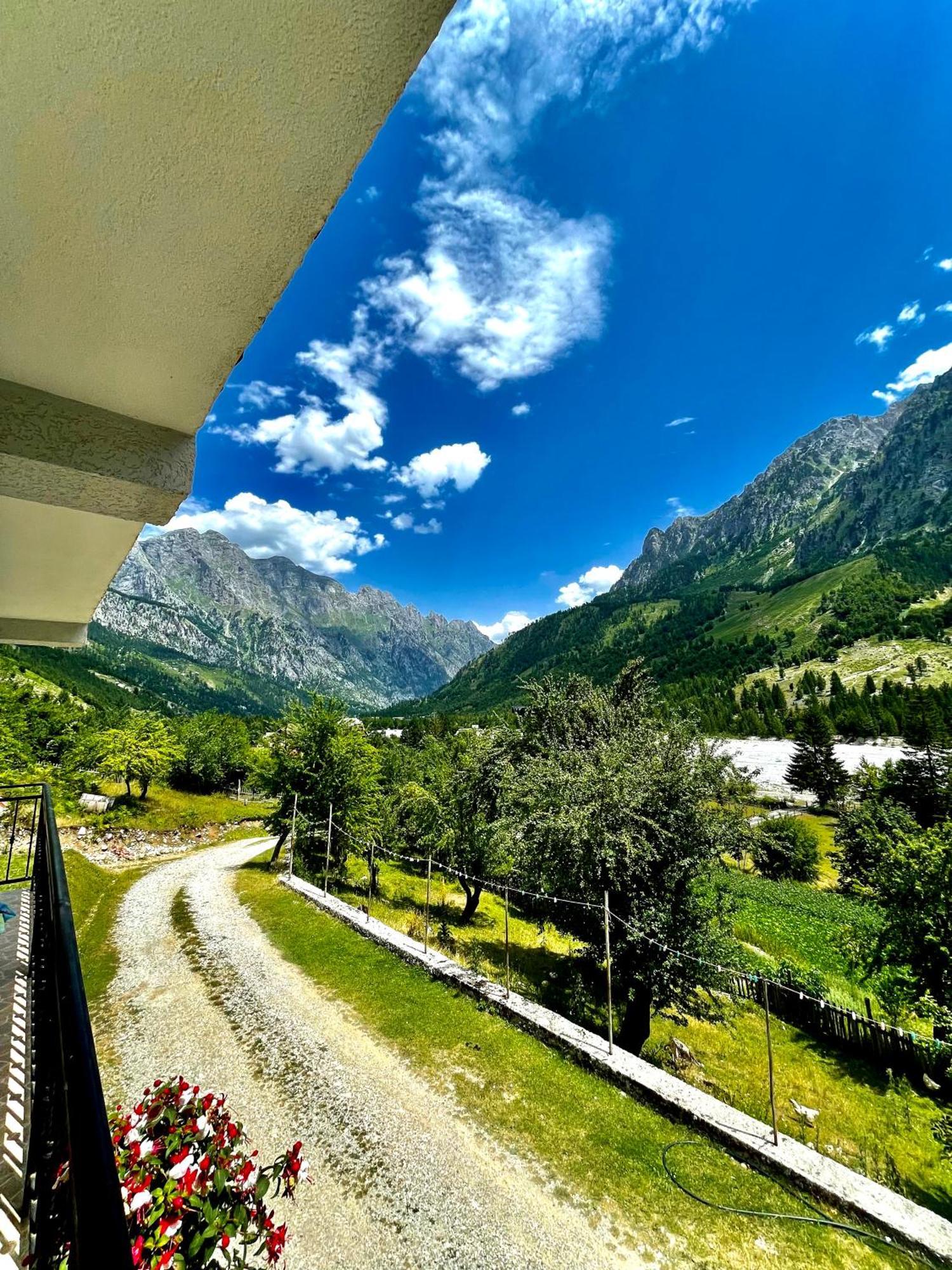 Lazer Cardaku Guesthouse Valbona Exteriör bild