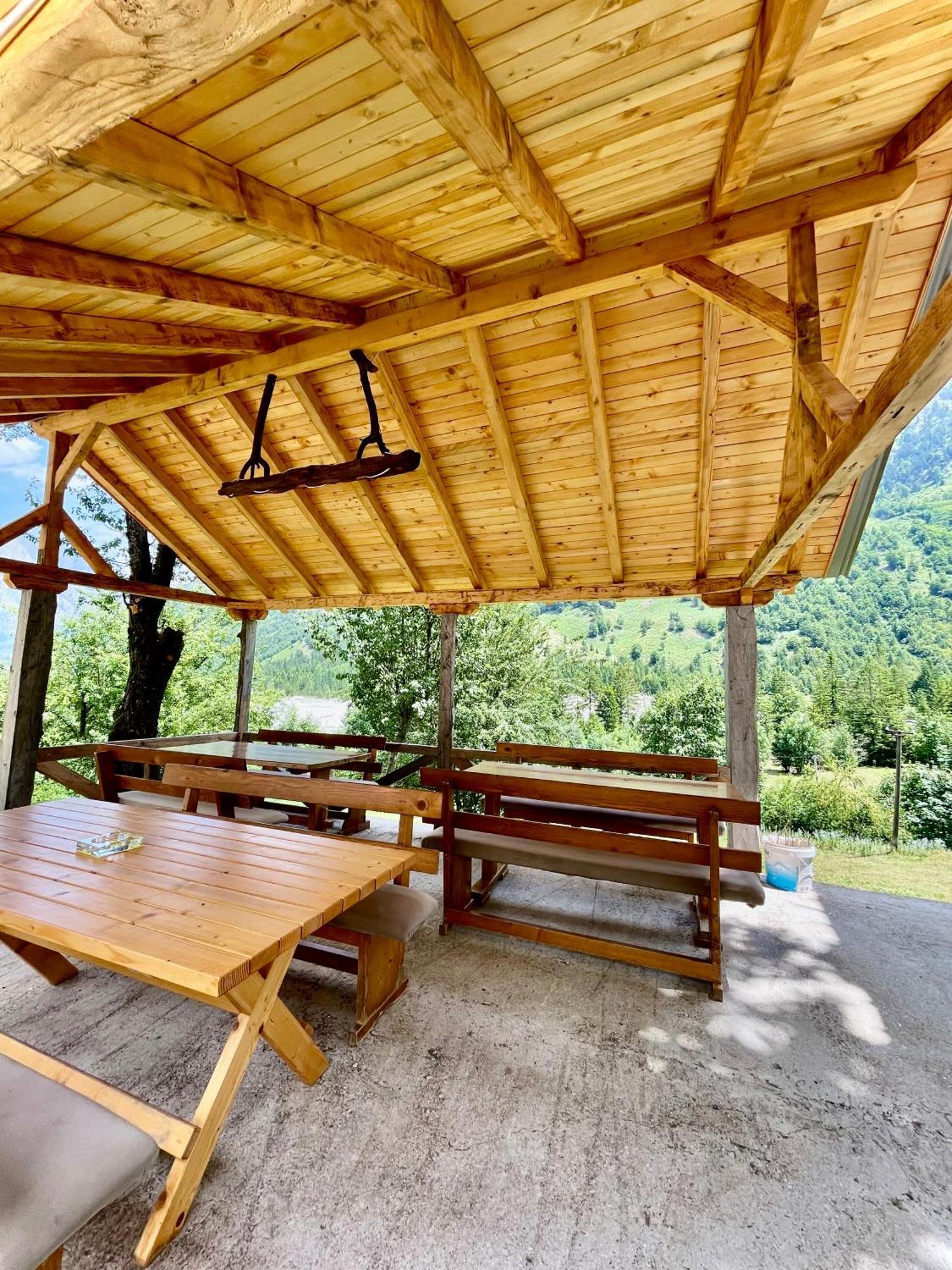 Lazer Cardaku Guesthouse Valbona Exteriör bild